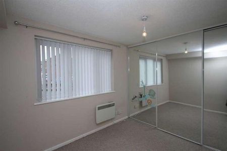 Caterham Close, Clacton-on-sea, CO16 - Photo 2