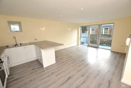 2 bedroom ground floor flat to rent - Photo 4
