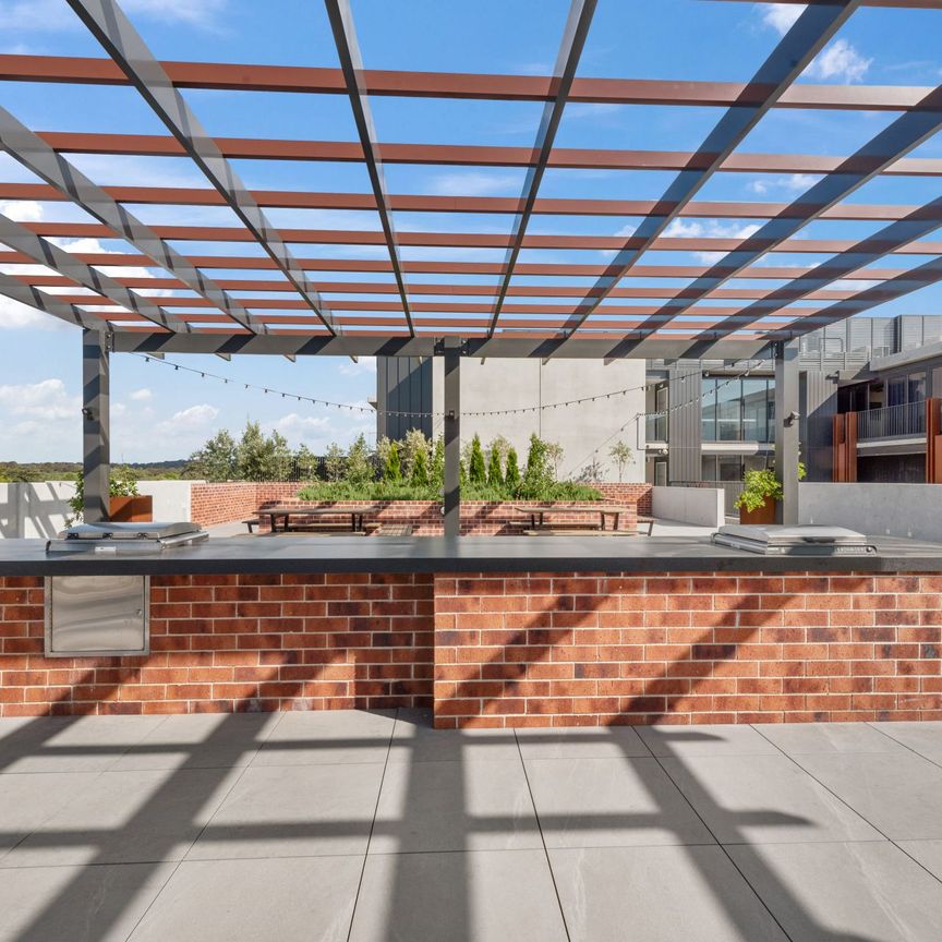 Contemporary Apartment with Exceptional City Convenience - Photo 1