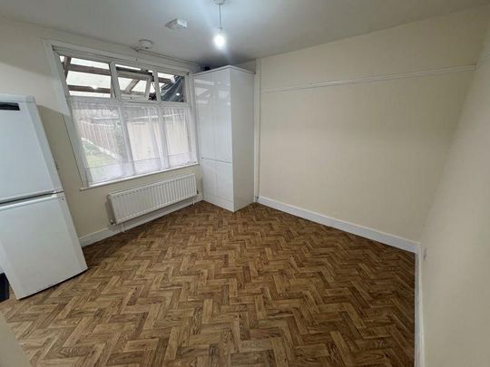 4 bedroom terraced house to rent - Photo 1