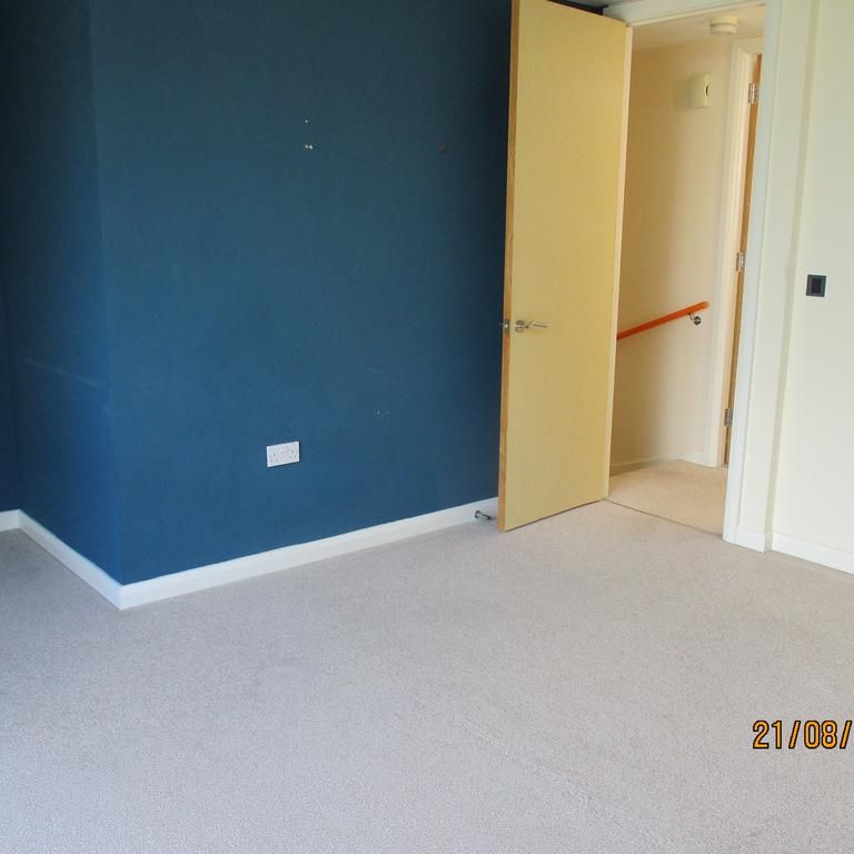 4 bedroom semi-detached house to rent - Photo 1