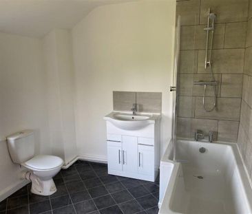 2 bedroom semi-detached house to rent - Photo 4