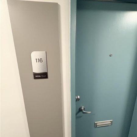 Condo in Vancouver East Side, British Columbia - Photo 4