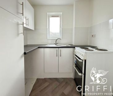 Parsonage Road, West Thurrock, RM20 - Photo 2