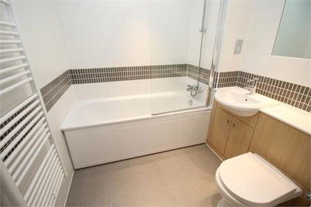 2 bedroom apartment to rent - Photo 4