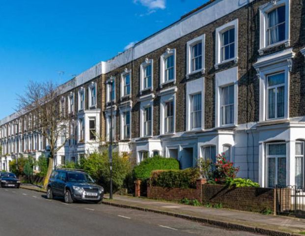 Recently renovated three double bedroom apartment minutes away from Holloway - Photo 1