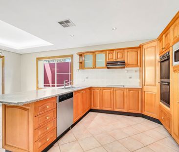 Sun-Filled, Two Level Four (4) Bedroom Family Home With A Large All... - Photo 5