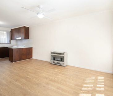 TIDY TWO BEDROOM UNIT TWO BLOCKS FROM BLAKES GROCERS - Photo 3