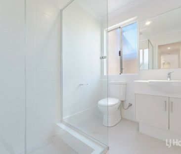 Beautiful Dual Living Property - Photo 6