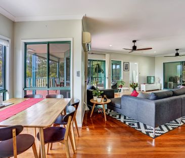 Wonderful Family Home with Stunning Views! - Photo 3