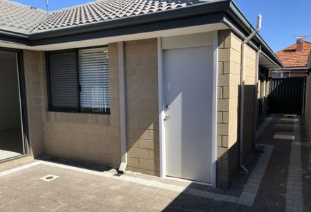 Spacious & Modern 3 by 2 Unit - Photo 4