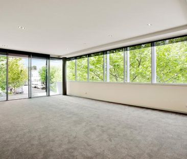Lifestyle luxury high above Church Street - Photo 6