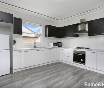 Cozy Home in a Peaceful Neighbourhood - Photo 4