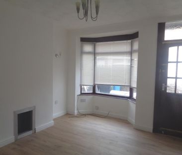 2 bedroom end of terrace house to rent - Photo 2