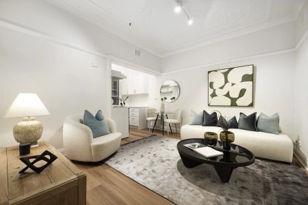 Renovated Apartment In Convenient Location - Photo 3