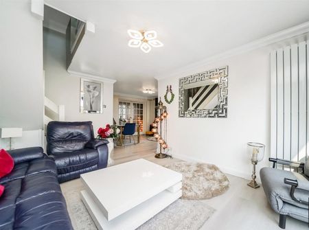 3 bedroom House To Let Total Size: 1140 SQ FT - Photo 3