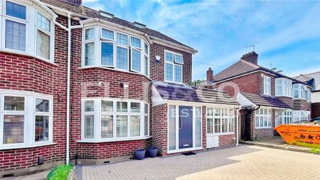 4 bedroom semi-detached house to rent - Photo 4