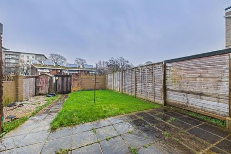 3 bedroom terraced house to rent - Photo 2