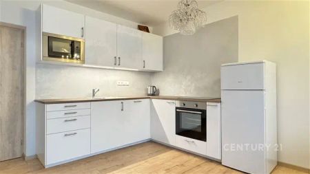 Pronájem bytu 2+kk s balkonem a garážovým stáním, Jesenice u Prahy - Photo 2