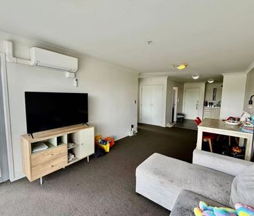 City-Fringe Living – Modern Apartment in Eden Terrace - Photo 1