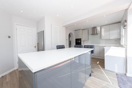 Curtis Close, Camberley, Surrey, GU15 - Photo 4