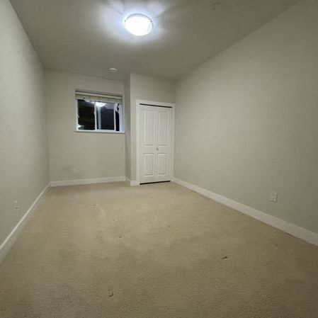 spacious 2 bedroom and 1 bath - Photo 3