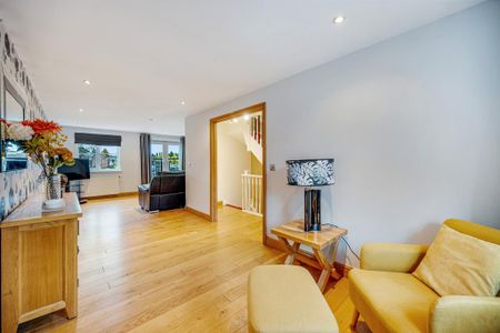 2 bedroom end of terrace house to rent - Photo 2