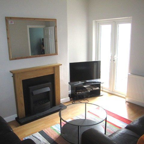 4 bedroom property to rent - Photo 1