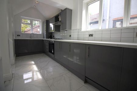 3 bedroom semi-detached house to rent - Photo 5