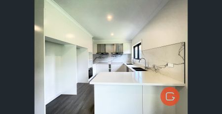 Furnished, all bills included, room with ensuite - Photo 2