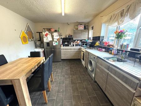 3 bedroom terraced house to rent - Photo 4