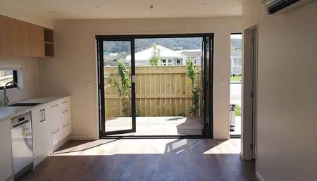 Modern Two-Story Townhouse with Sunny Courtyard - Photo 2