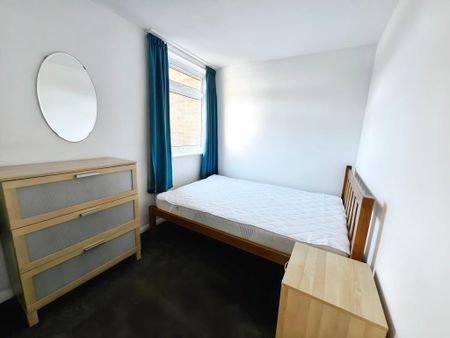 4 bedroom end of terrace house to rent - Photo 3