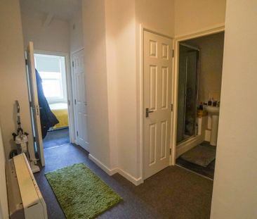 3 Bedroom Flat To Rent in Lansdowne - £1,350 pcm Tenancy Info - Photo 2