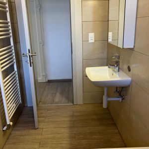 Elegant 3.5 room apartment for rent in the heart of Delémont - Foto 2