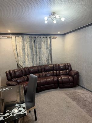 1 Bed Flat, Foxcroft Road, LS6 - Photo 1