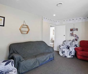 Family home in Burnside High Zone! - Photo 3