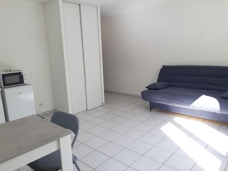 Location Appartement 1 pièce 26m² LA ROCHE SUR YON 85000 - Photo 2