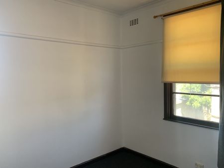 2 Bedroom Home Close to Schools, Shops and Public Transport - Photo 2