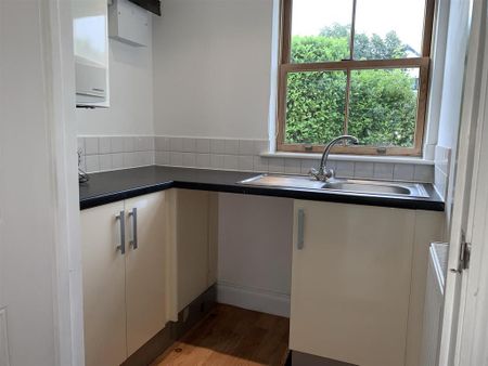 4 bedroom detached house to rent - Photo 3