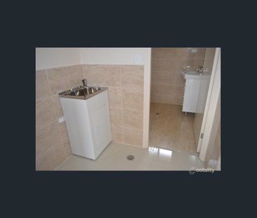 Spacious 2 Bedrooms Granny Flat in the heart of Ingleburn - Photo 4