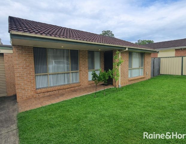 charming 2-bedroom house perfect for those seeking comfort and convenience - Photo 1