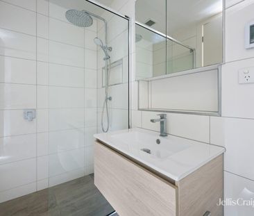 Two-Bedroom, Two-Bathroom Apartment with Balcony - Photo 2