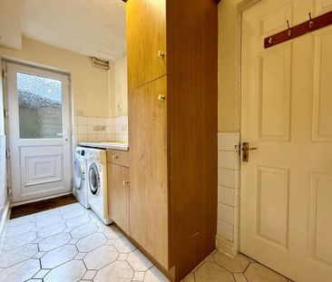 4 bedroom detached house to rent - Photo 2