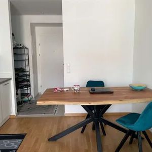 Moderne, ruhige Wohnung mit Balkon in unmittelbarer U-Bahnnähe - Photo 1