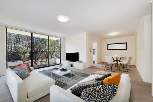 Spacious Apartment in Great Location - Photo 1