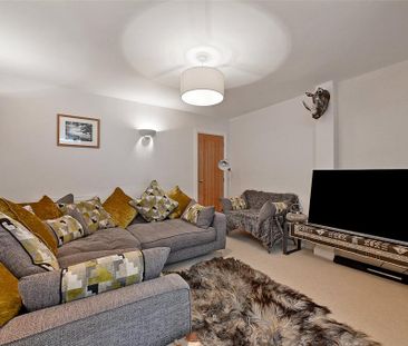 4 bedroom semi-detached house to rent - Photo 2