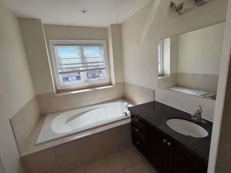 For Lease - 106 Grand Trunk Avenue, Vaughan, Ontario - Photo 4
