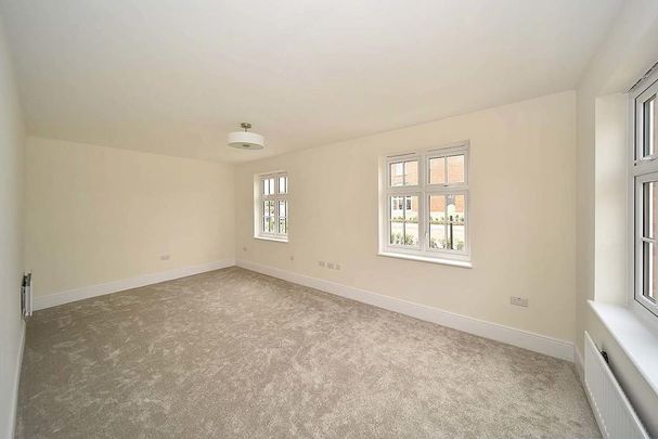 4 bedroom detached house to rent - Photo 1