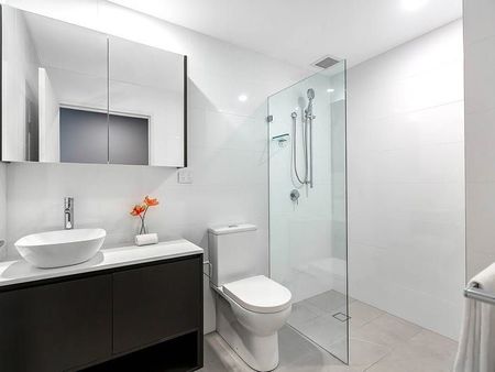 Luxury Apartment in Prime Location - Photo 4